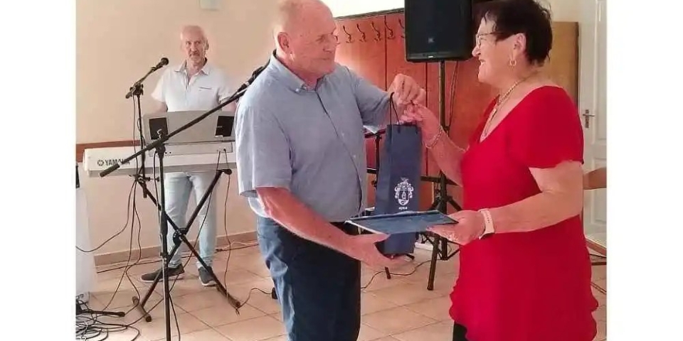 Az Üveges Klub 25 éve – Negyed évszázad szeretetben, közös élményekben és barátságban