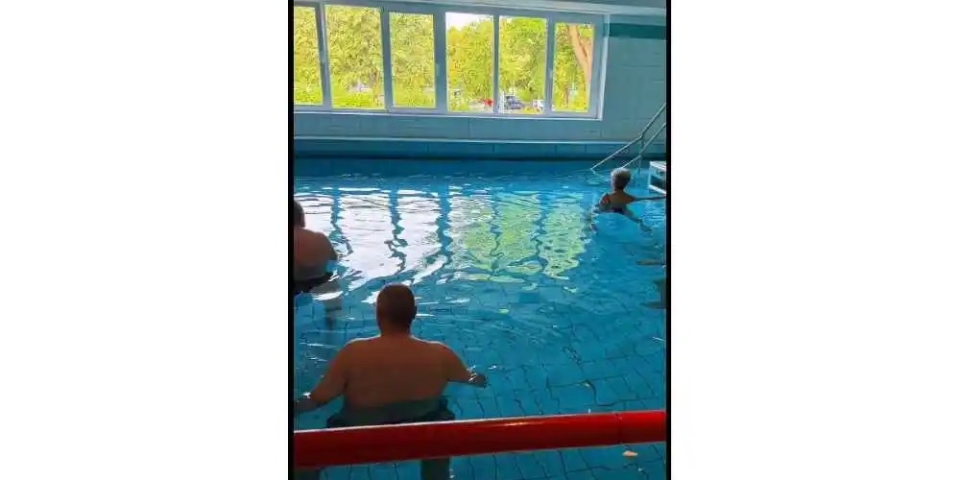 Újra elérhetők a vízi rehabilitációs kezelések az ajkai kórházban