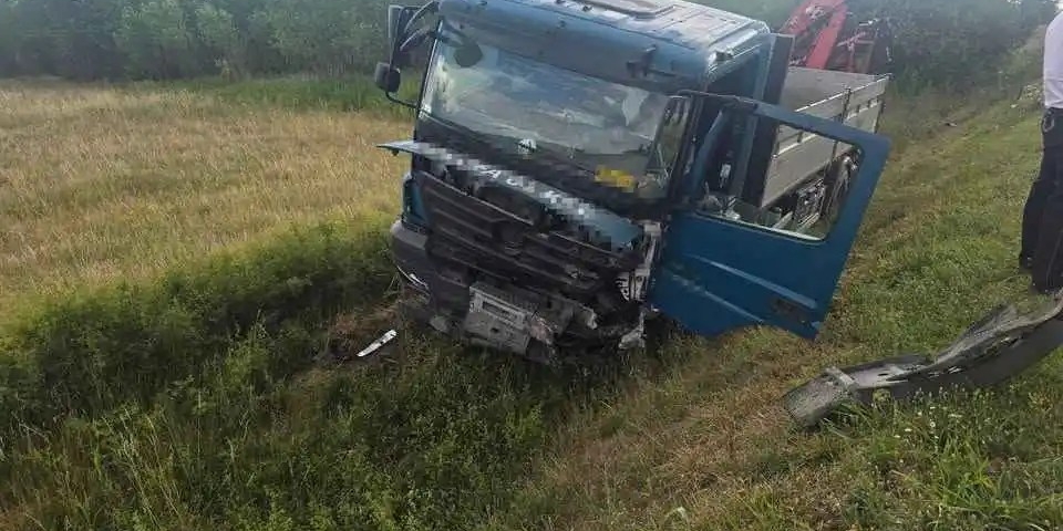 Két halálos áldozatot követelő frontális baleset történt Szőc és Nyírád között