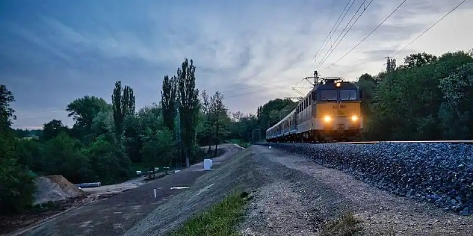 Figyelem, ajkai utasok! Holnap délelőtt változik a vasúti közlekedés