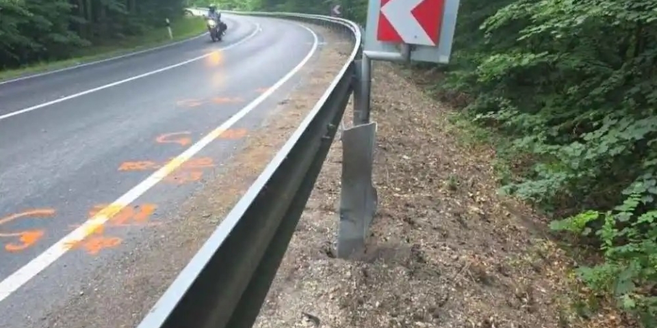 Tragédia Farkasgyepűnél: szalagkorlátnak csapódott és életét vesztette egy motoros