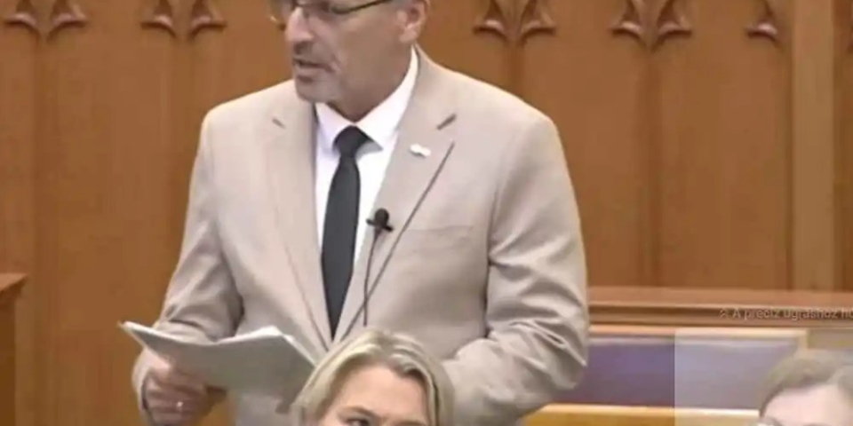 Tapsot kapott Balatincz a parlamentben: Van mit eltakarítani az egészségügyben