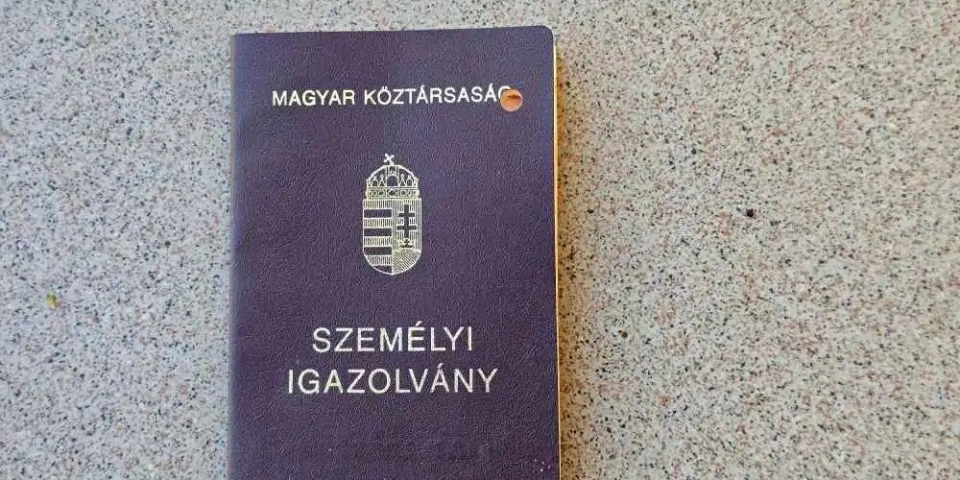  Augusztus 3-án érvényét veszti a régi barna személyi igazolvány